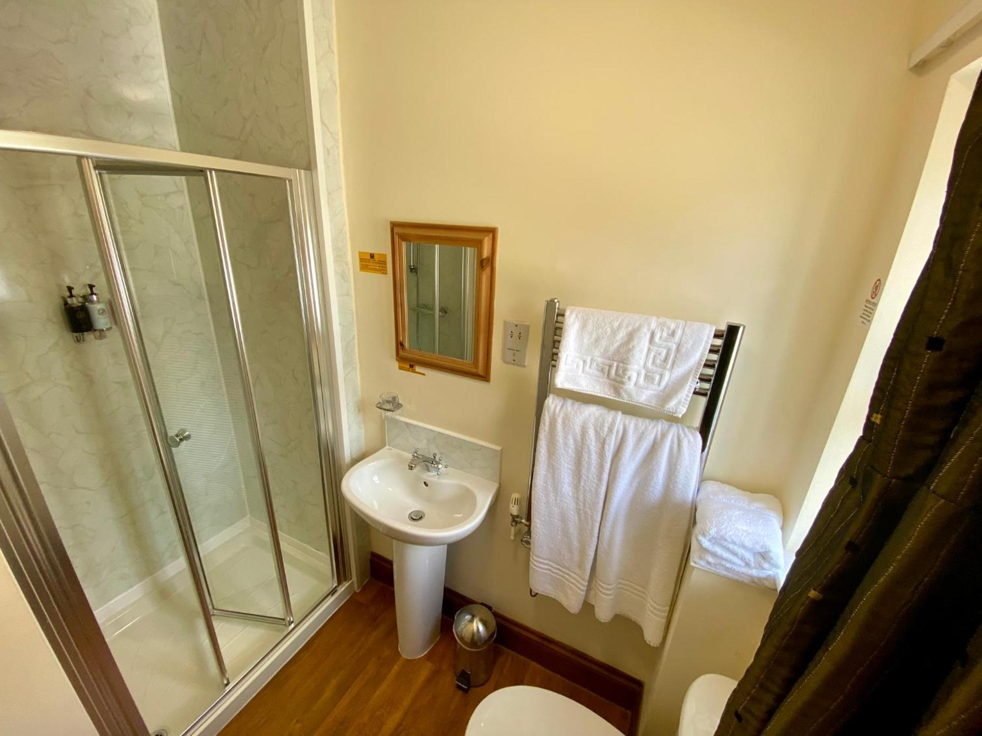 The Globe Inn Кингсбридж Экстерьер фото