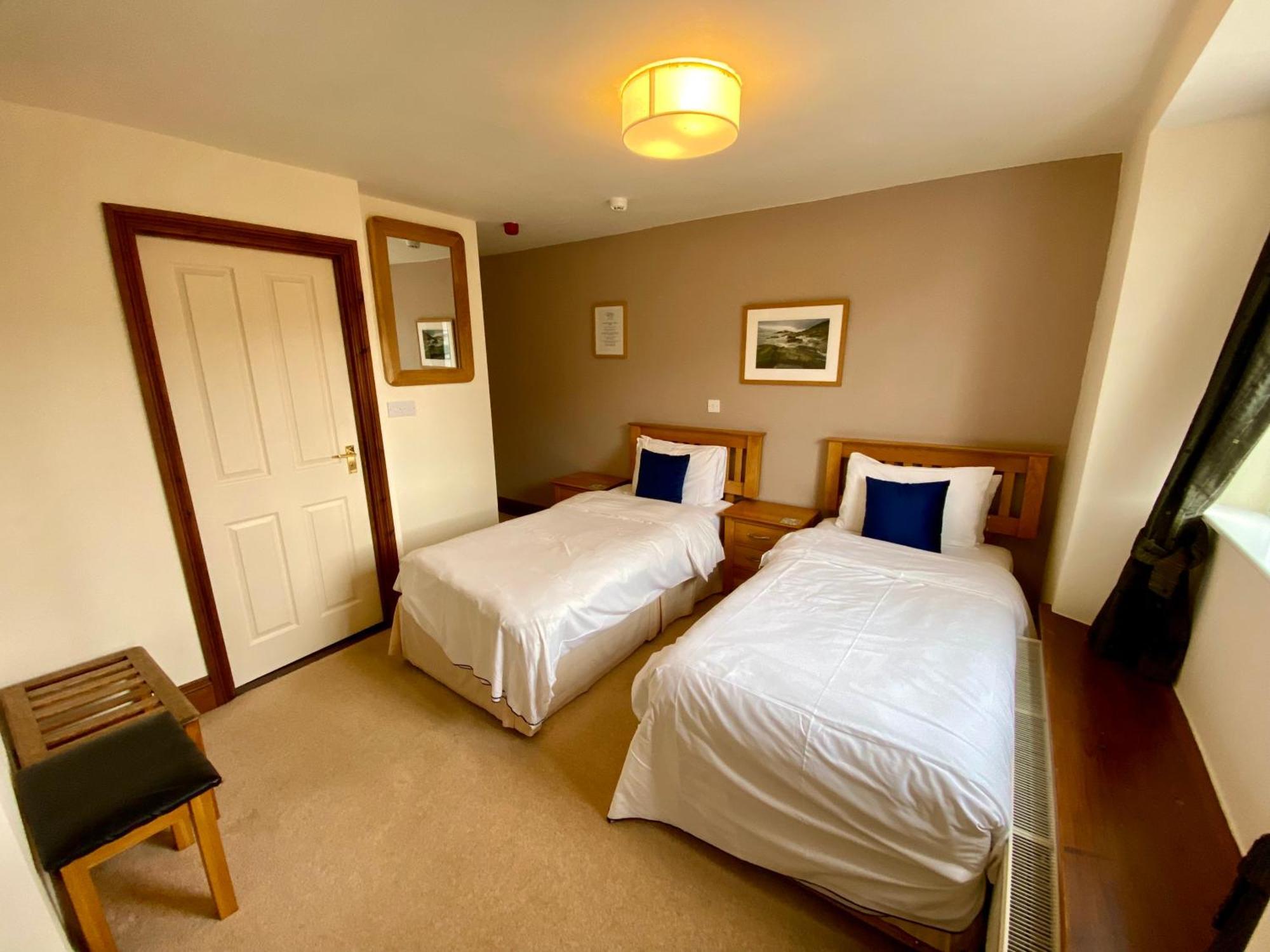 The Globe Inn Кингсбридж Экстерьер фото